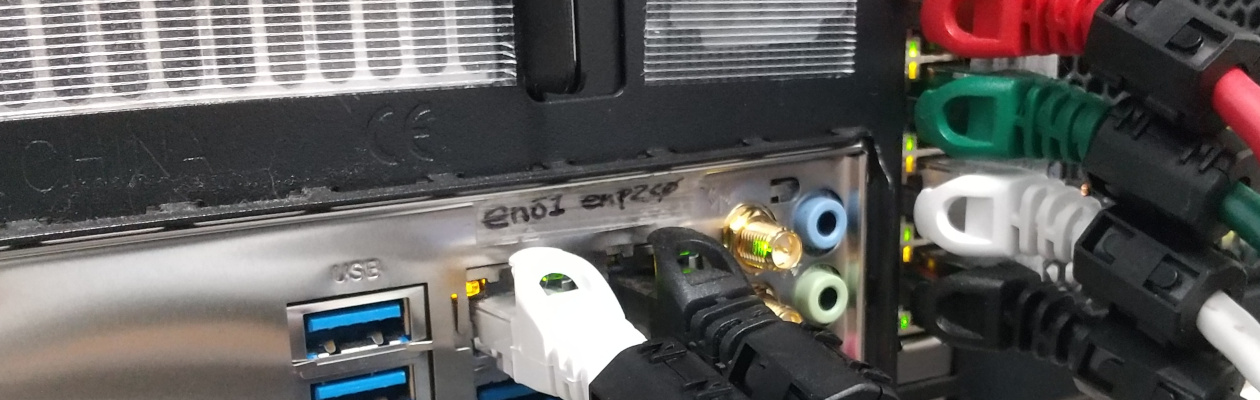 ライブマイグレーション対応KVMホスト自宅サーバ、3クラスタ構成による高可用性を実現